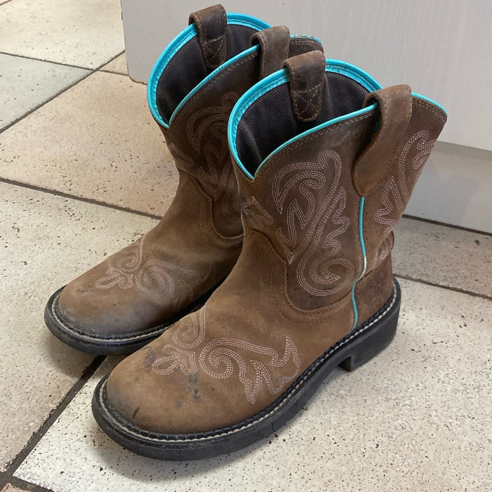 Ariat boots , size 5.5